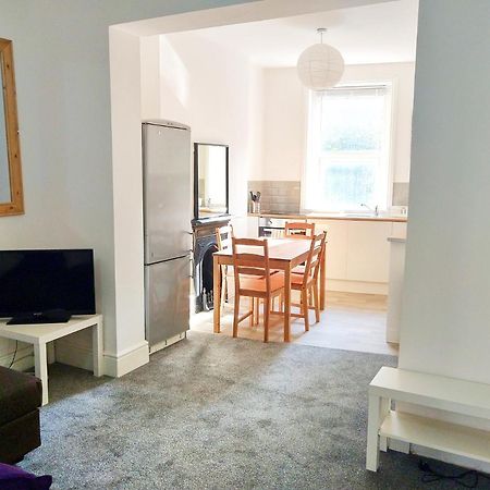 Entire Floor 2 Bedrooms On Westcliff Борнмут Экстерьер фото